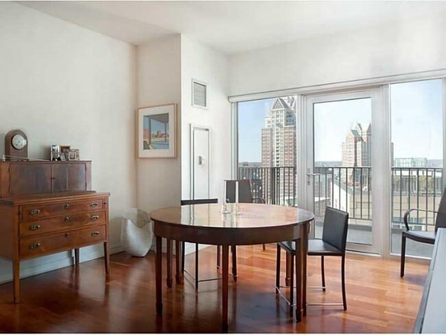 Building Photo - 100 W Exchange St