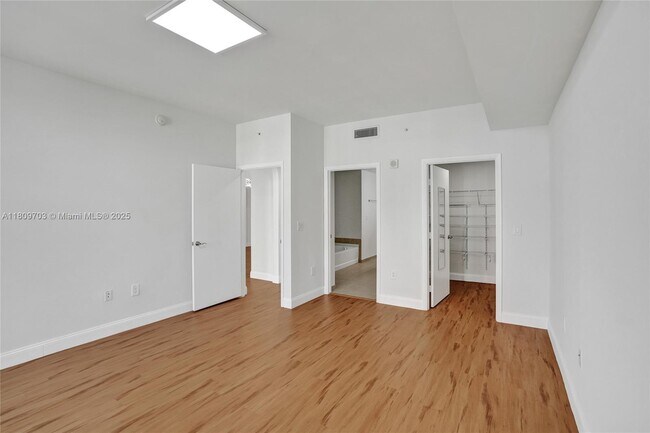 Building Photo - 3340 NE 190th St