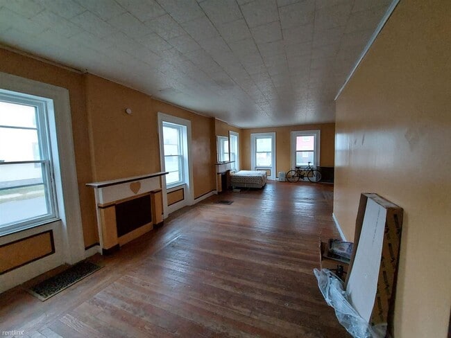 Building Photo - 3 br, 1 bath House - 181 Canal Street 1