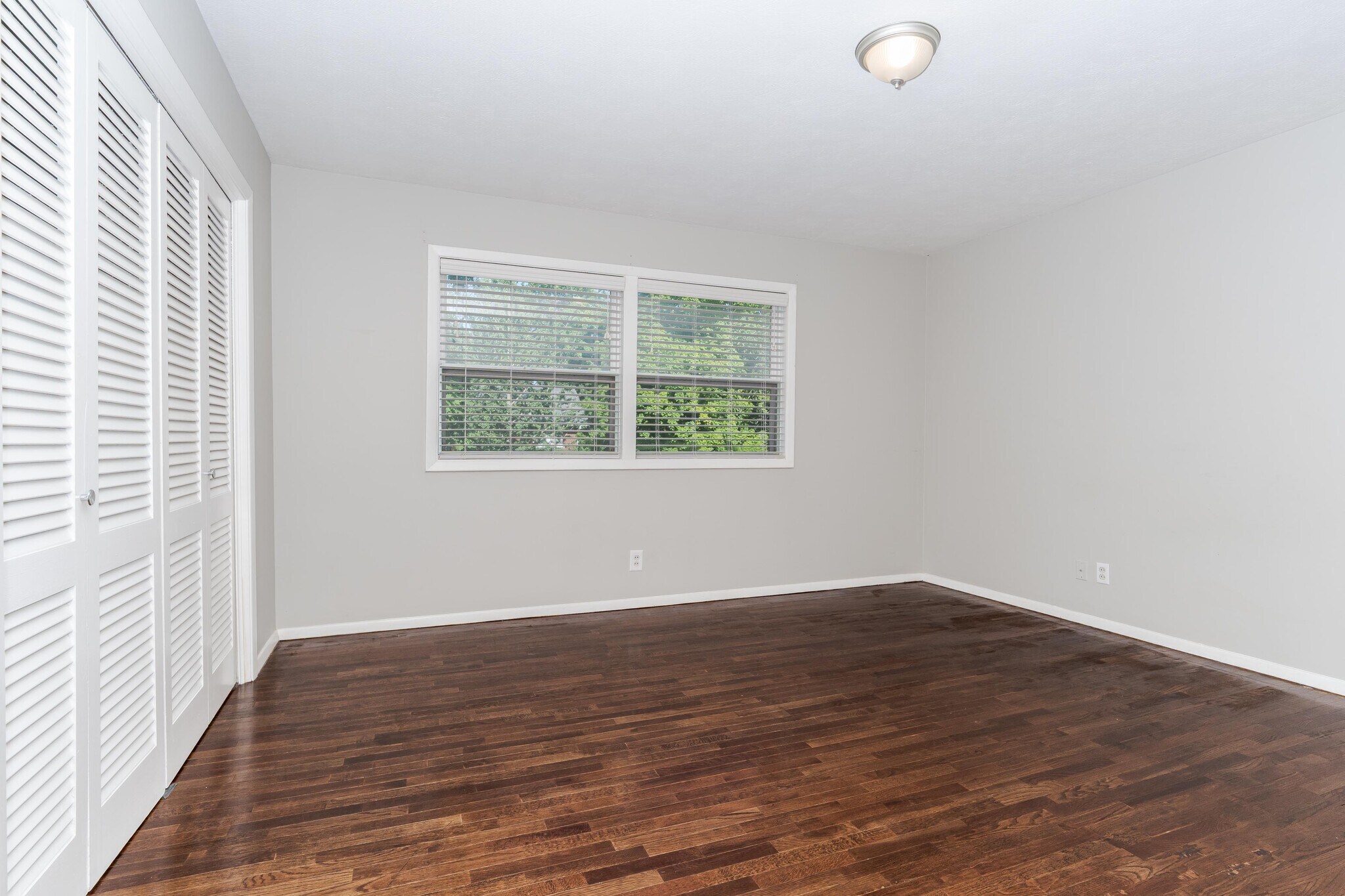 45N Bedroom 2 - 45 Whites Plz