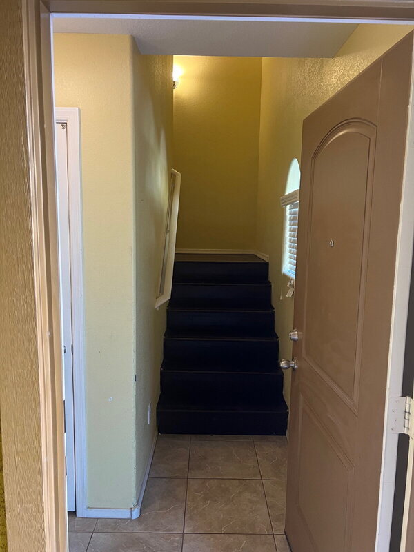 Building Photo - 900 S 94th St