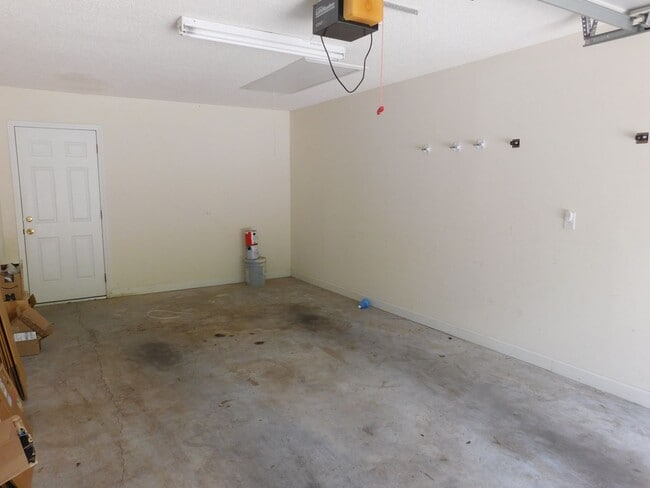Building Photo - 207 Tobiano Dr