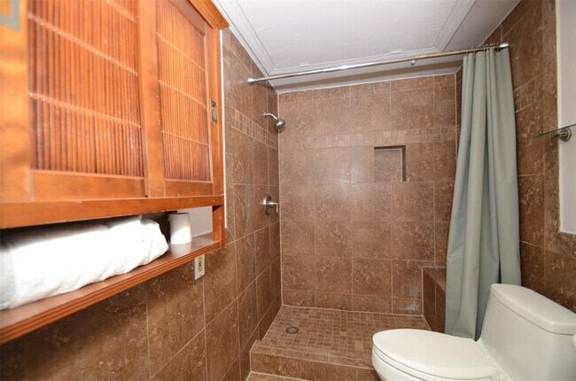 Building Photo - 6402 Del Monte Dr