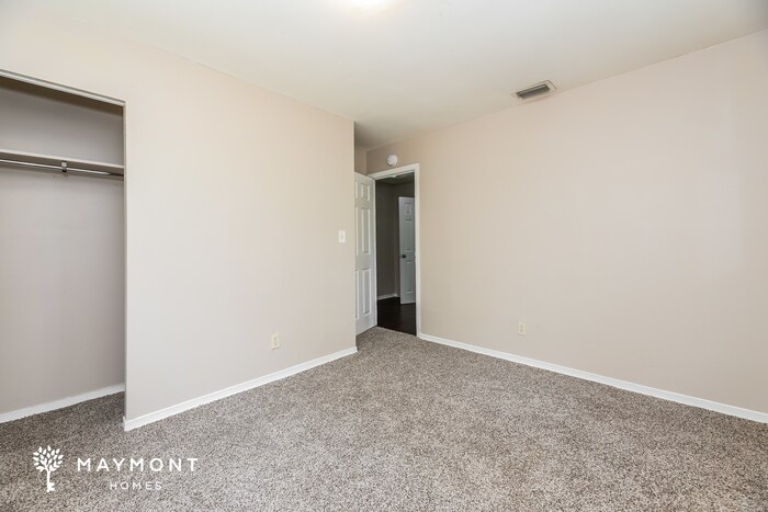 Building Photo - 5715 Green Forest Dr