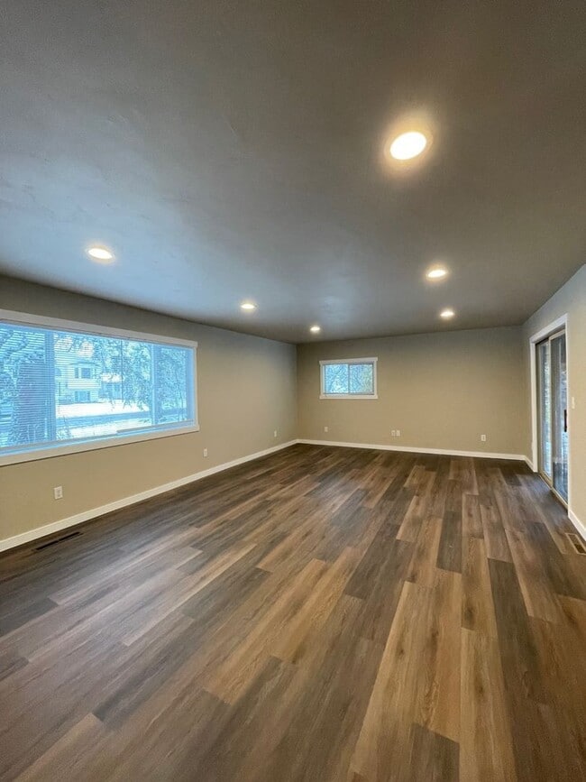 Building Photo - Charming Newly Remodeled 2 Bed/ 1 Bathroom Home!
