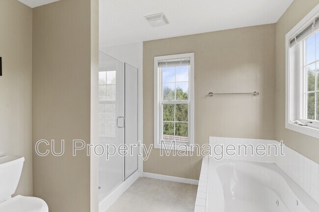 Building Photo - 902 Indigo Dr