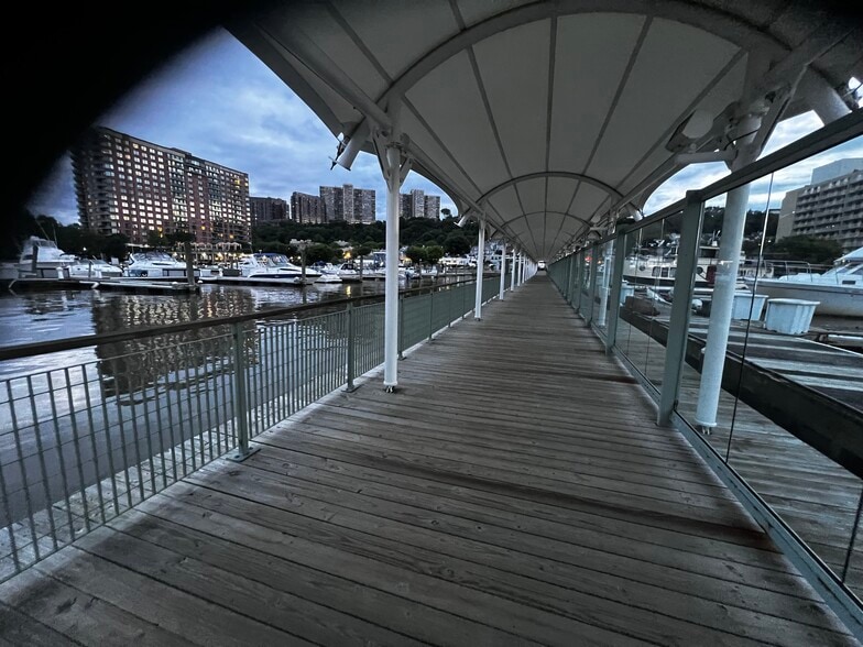 Ferry Edgewater - 2018 Jones Rd