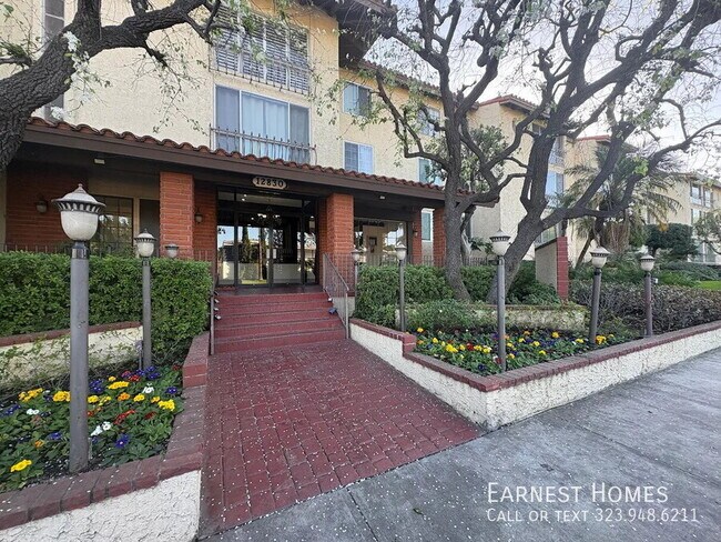 Building Photo - 12830 Burbank Blvd