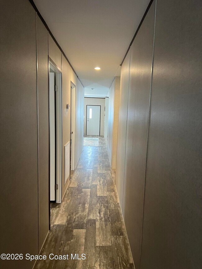 Building Photo - 194 Holiday Park Blvd NE