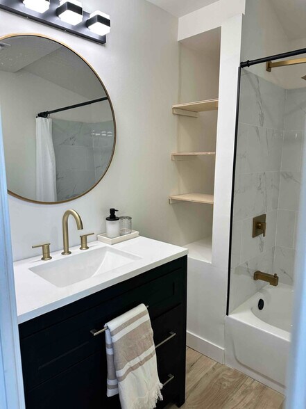 Building Photo - 37648 N Lake Vista Terrace