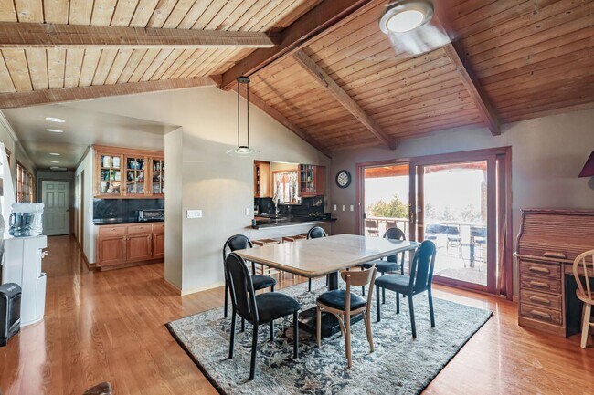 Building Photo - 9270 Linda Vista Ln