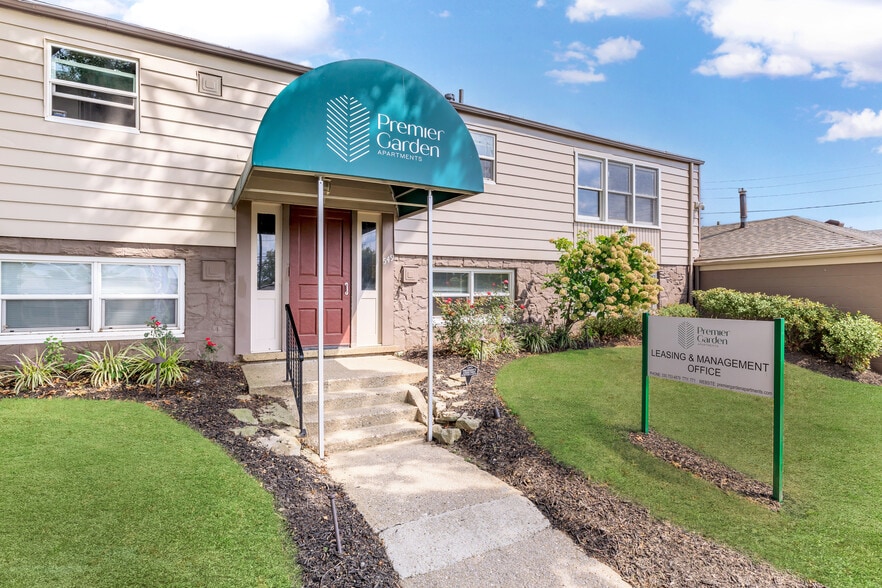 Building Photo - Premier Garden Apartments