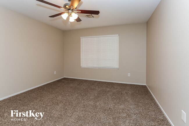 Building Photo - 5508 Crinoline Ave