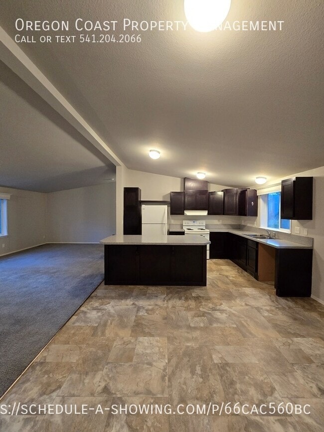 Building Photo - 15 N Hillside Dr