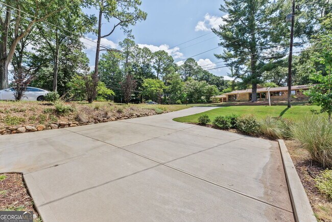 Building Photo - 206 Fortson Dr