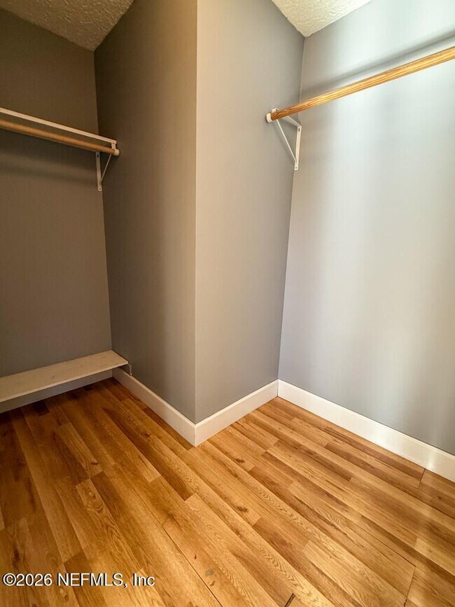 Building Photo - 360 Canis Dr W