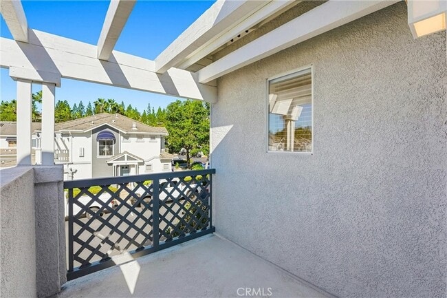 Building Photo - 2 Carlsbad Ln