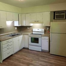 Building Photo - 1003 Colonial Dr