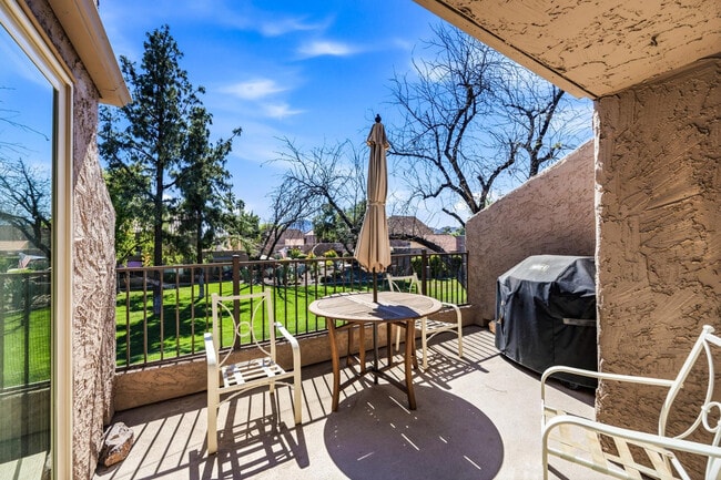 Building Photo - 7340 N Vía Camello Del Norte