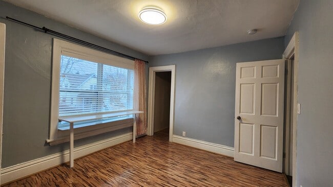 Building Photo - 513 S Brooks St