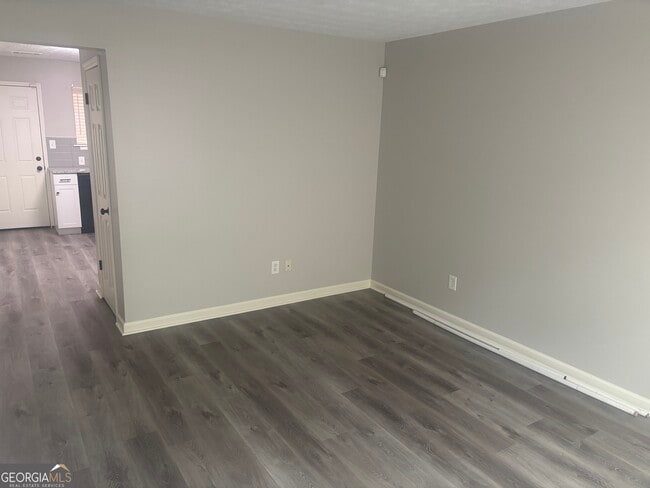 Building Photo - 140 Meadowbrook Ct