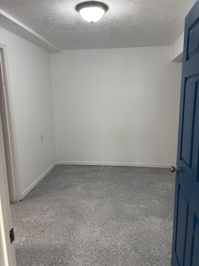 Building Photo - 901 E 800 N