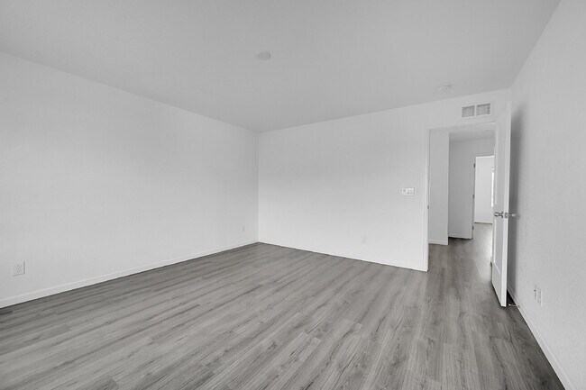 Building Photo - $3,125.00 - 4 Bedroom, 3.5 Bathroom, Singl...