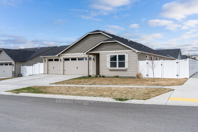 Building Photo - 5673 W Rockingham Dr
