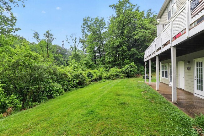 Building Photo - Amazingly and rarely available home that is literally on the greenway.