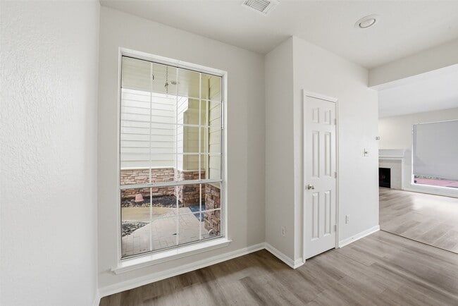 Building Photo - 2110 Ridge Wood Ln