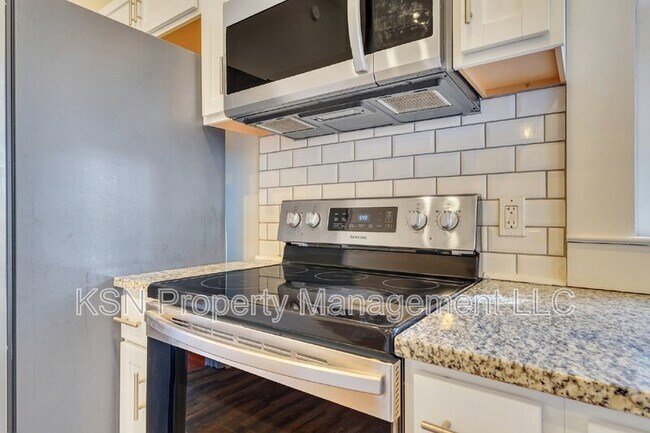 Building Photo - 309 W 33rd St