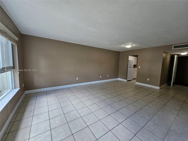 Building Photo - 7490 Miami Lakes Dr