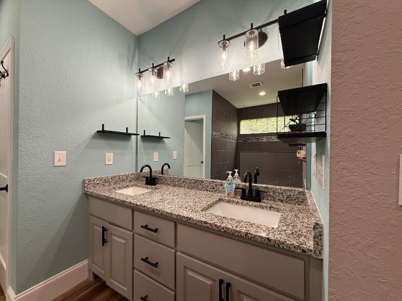 Building Photo - 415 Autumn Ridge Dr