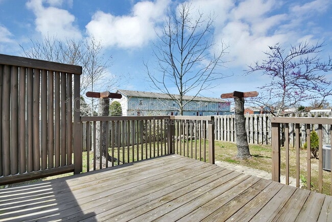 Building Photo - 203 N Miller Dr
