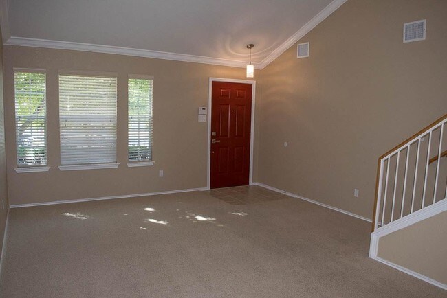 Building Photo - 1708 Darjeeling Dr