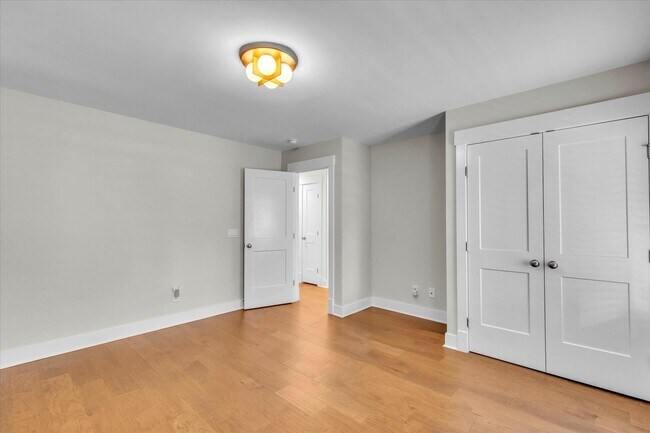 Building Photo - 158 Bluffside Cir