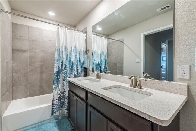 Building Photo - 122 Fairmeadow Downs Dr
