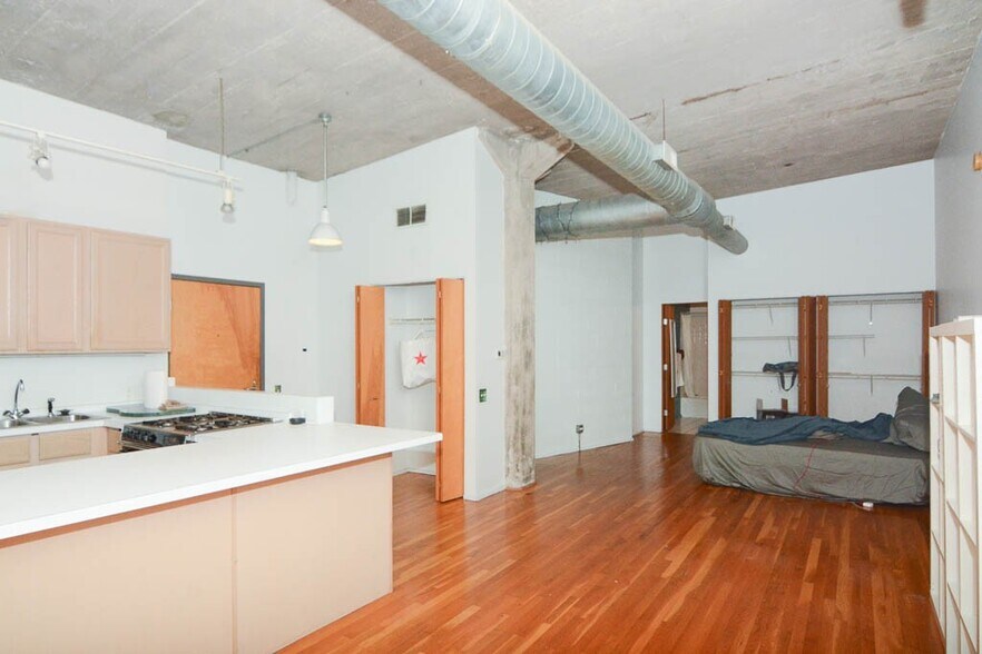 Building Photo - 110 N Peoria St