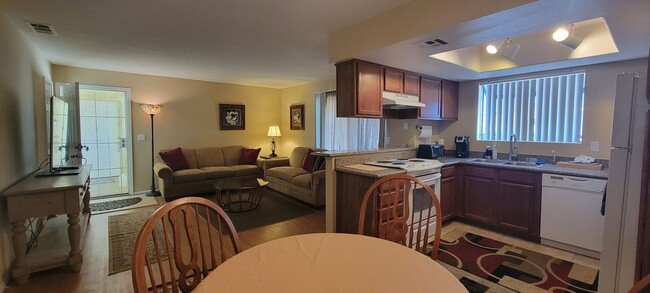 Building Photo - Furnished 2 bedroom Condo