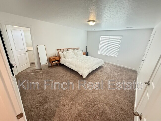 Building Photo - 536 N Willow Springs Ave