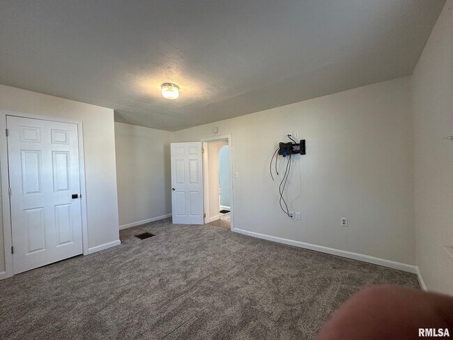 Building Photo - 146 N State St