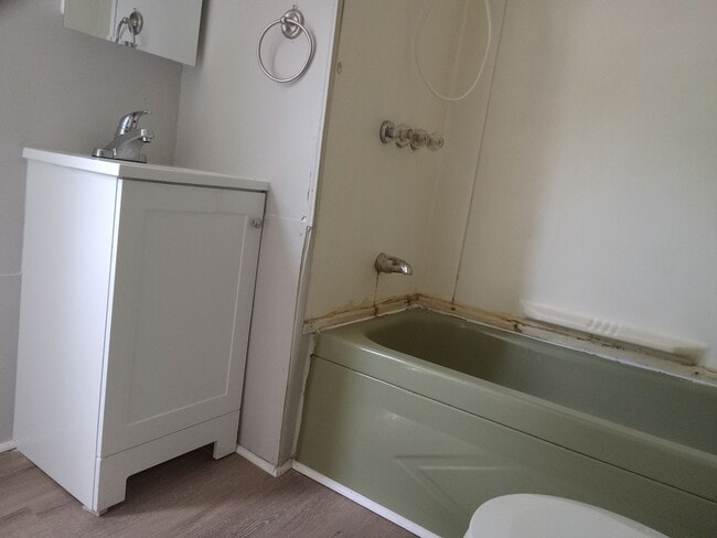 Building Photo - Updated Home in Laurel Lakes NJ FOR RENT $...