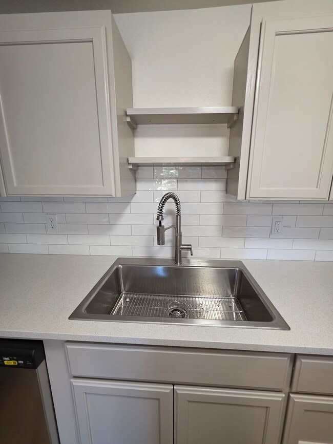 Building Photo - Recently Updated Home