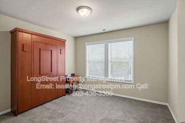 Building Photo - 1227 SE Rivergreen Ave