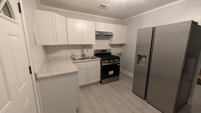 Building Photo - 208 Spencer Pl