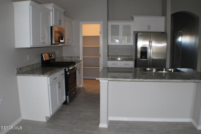 Building Photo - 1014 Rebeca Wy