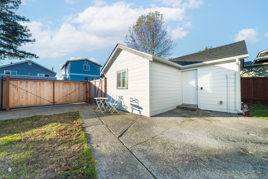 Detached 1 car garage - 8609 55th Ave S