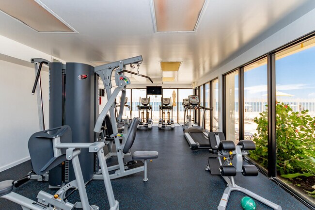 Building Photo - 3505 S Ocean Dr