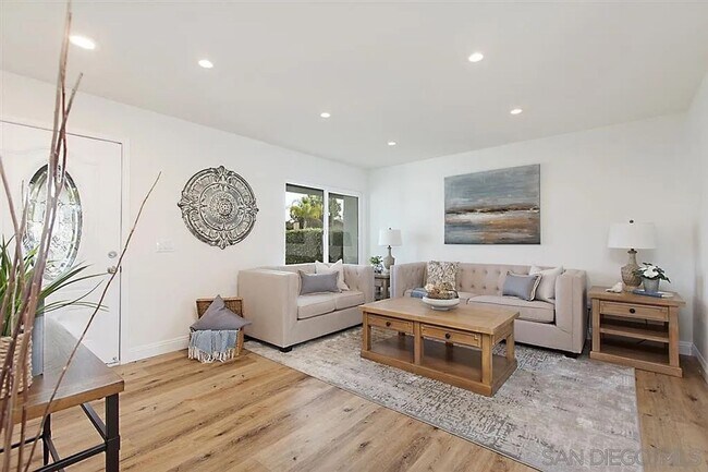 Building Photo - Welcome to your future home! Beautiful 3-bedroom, 2-bathroom house - Don't Miss out
