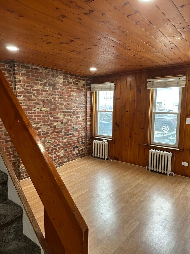 Building Photo - 204 Baldwin St